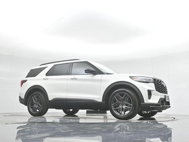 Photo of 2025 Star White Metallic Tri-Coat Ford Explorer