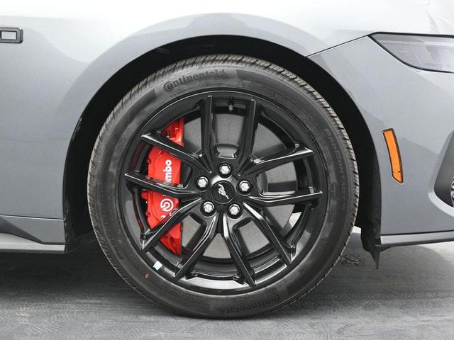 Photo of 2025 Gray Metallic Ford Mustang