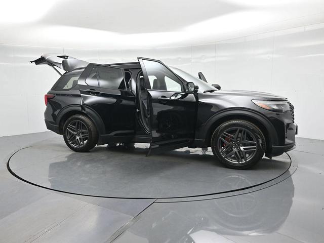 Photo of 2025 Black Metallic Ford Explorer