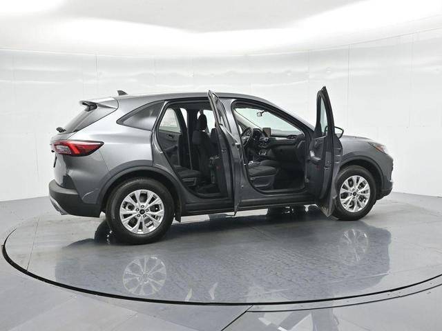 Photo of 2025 Gray Metallic Ford Escape