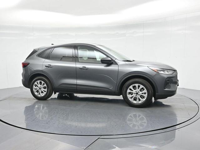 Photo of 2025 Gray Metallic Ford Escape