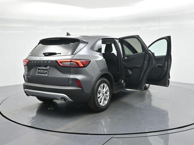 Photo of 2025 Gray Metallic Ford Escape