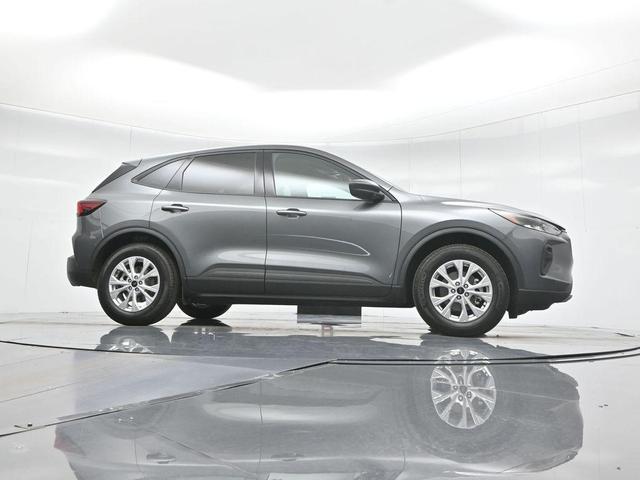 Photo of 2025 Gray Metallic Ford Escape