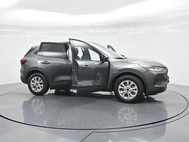 Photo of 2025 Gray Metallic Ford Escape