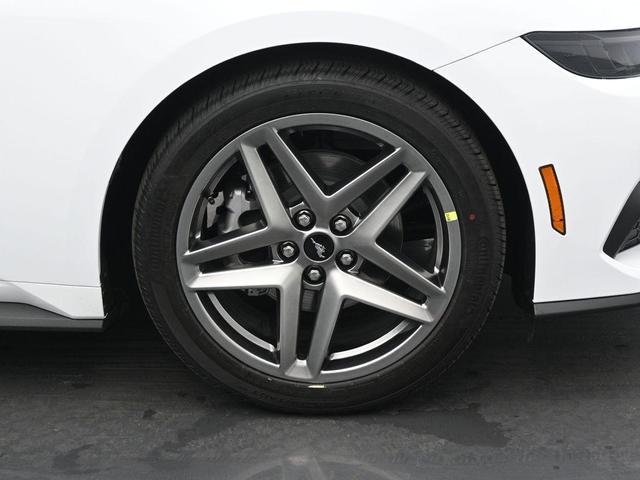 Photo of 2025 Oxford White Ford Mustang