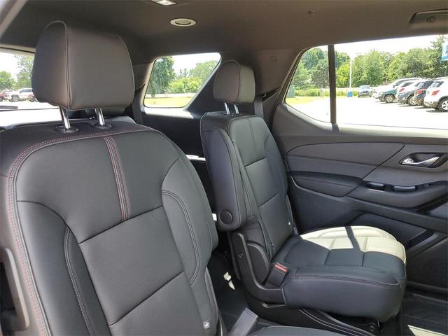 Photo of 2023 Summit White Chevrolet Traverse