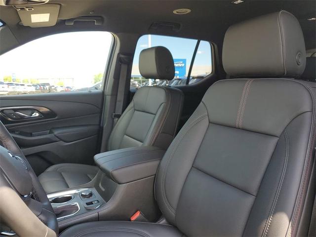 Photo of 2023 Summit White Chevrolet Traverse