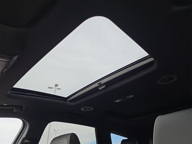 Photo of 2022 White Frost Tri-Coat Buick Enclave