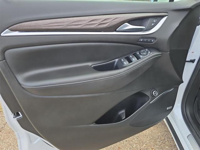 Photo of 2022 White Frost Tri-Coat Buick Enclave