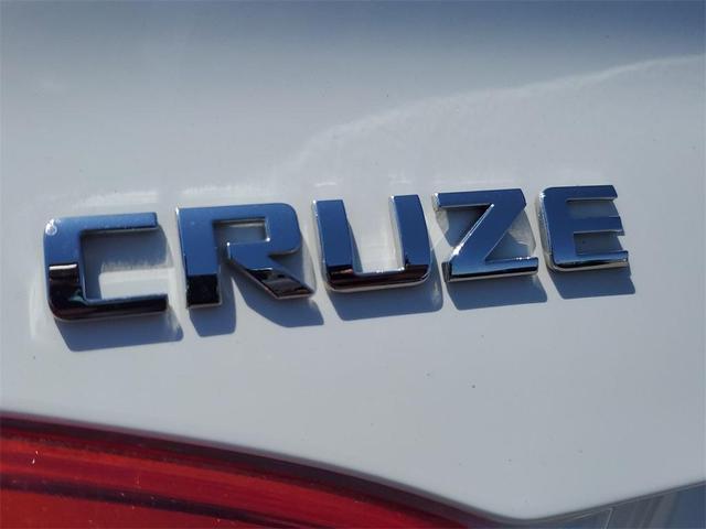 Photo of 2017 Summit White Chevrolet Cruze