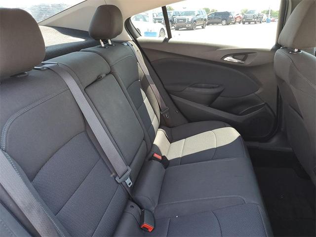 Photo of 2017 Summit White Chevrolet Cruze