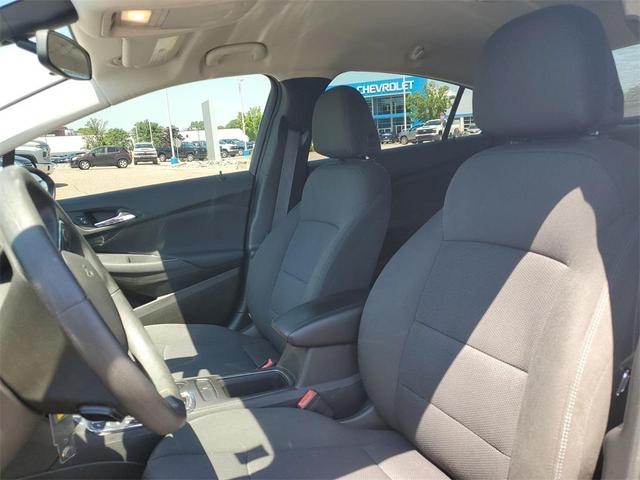 Photo of 2017 Summit White Chevrolet Cruze