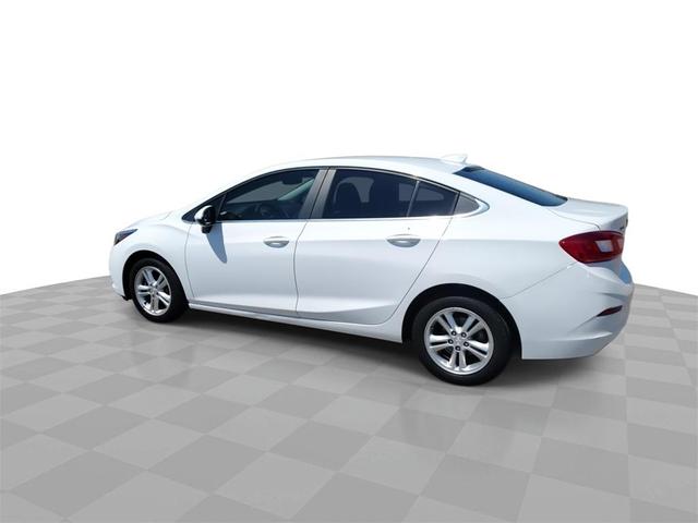 Photo of 2017 Summit White Chevrolet Cruze