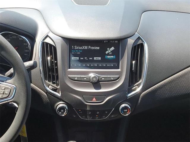 Photo of 2017 Summit White Chevrolet Cruze