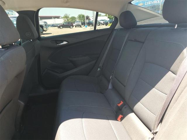 Photo of 2017 Summit White Chevrolet Cruze