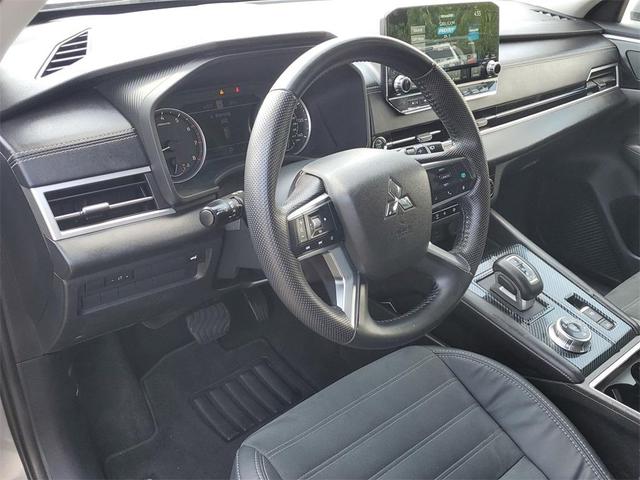 Photo of 2022 Mercury Gray Metallic Mitsubishi Outlander