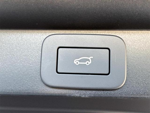 Photo of 2025 Black Land Rover Range Rover