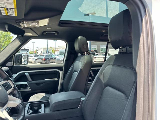 Photo of 2023 White Land Rover Defender