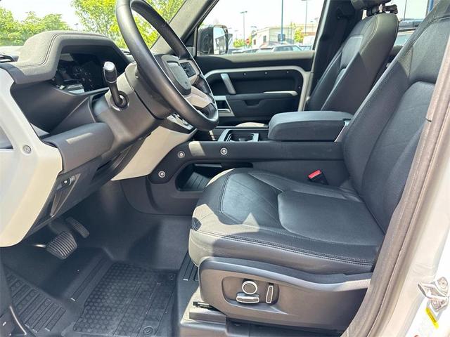 Photo of 2023 White Land Rover Defender
