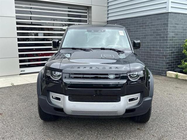 Photo of 2025 Santorini Black Metallic Land Rover Defender