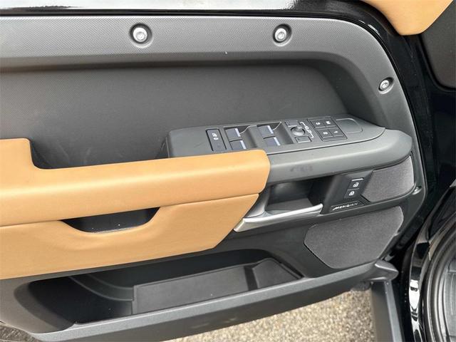 Photo of 2025 Santorini Black Metallic Land Rover Defender