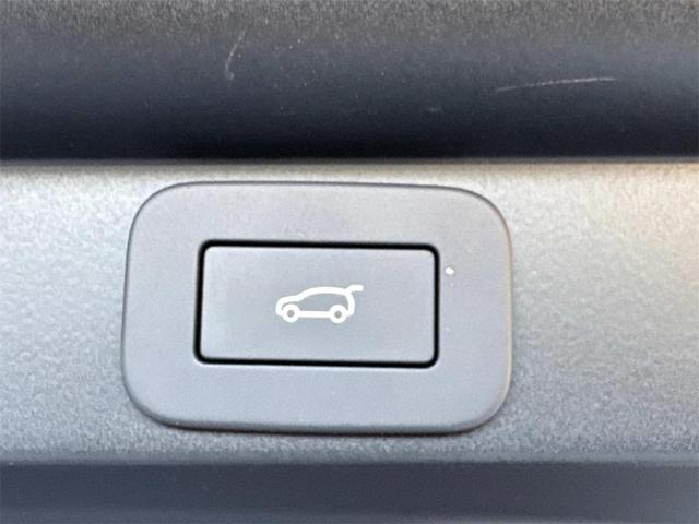 Photo of 2025 Gold Land Rover Range Rover