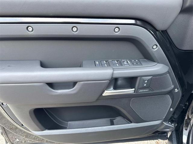 Photo of 2025 Santorini Black Metallic Land Rover Defender