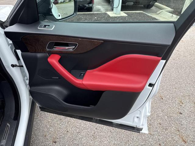 Photo of 2017 Polaris White Jaguar F-PACE