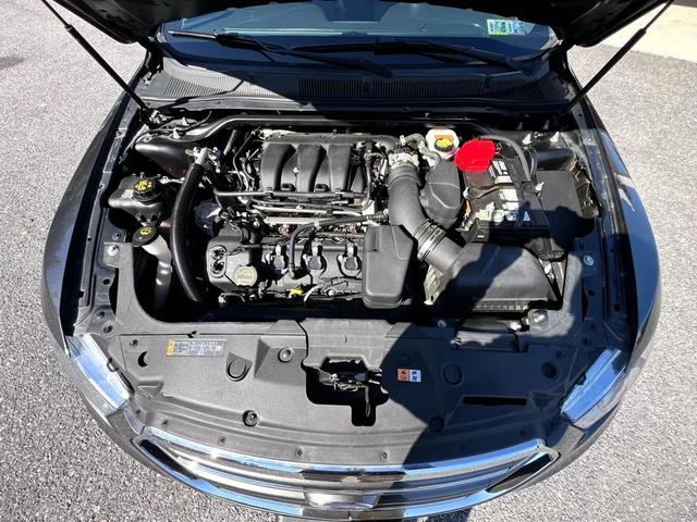 Photo of 2018 Magnetic Metallic Ford Taurus