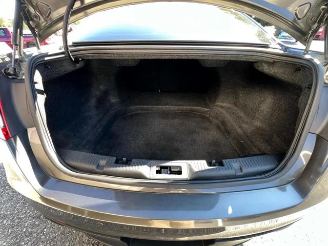 Photo of 2018 Magnetic Metallic Ford Taurus