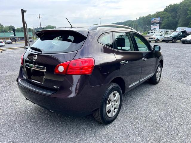 Photo of 2015 MAROON Nissan Rogue Select