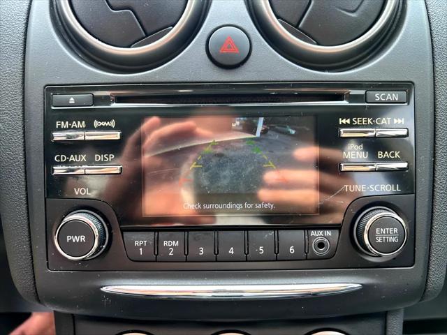Photo of 2015 MAROON Nissan Rogue Select