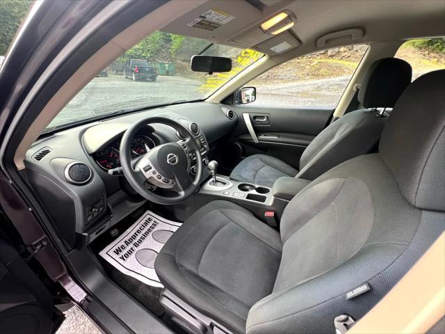 Photo of 2015 MAROON Nissan Rogue Select
