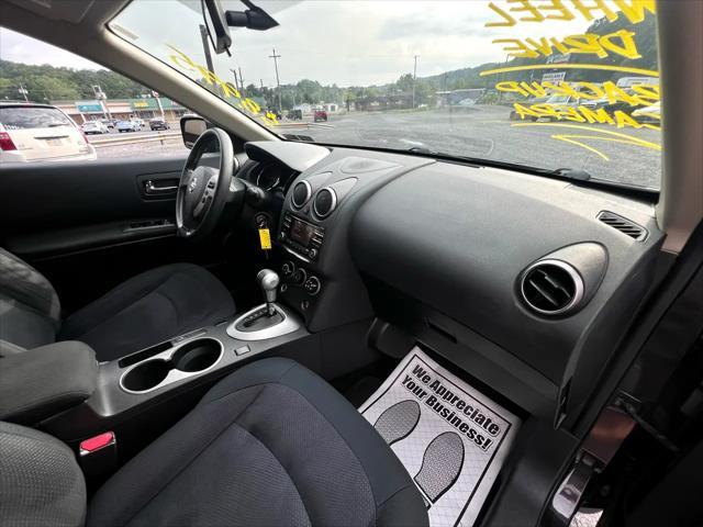 Photo of 2015 MAROON Nissan Rogue Select