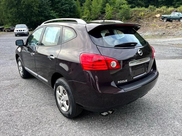 Photo of 2015 MAROON Nissan Rogue Select