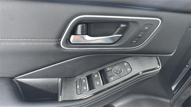 Photo of 2026 Gun Metallic Nissan Rogue
