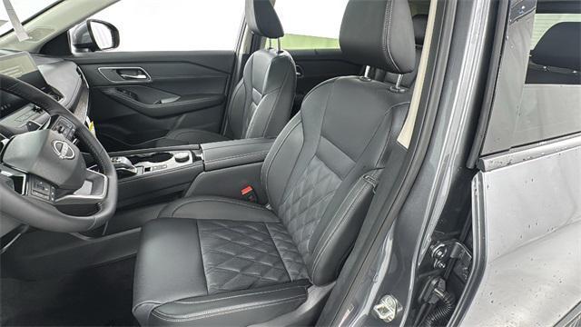 Photo of 2026 Gun Metallic Nissan Rogue