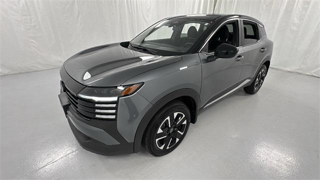 Photo of 2025 Gun Metallic/Super Black Nissan Kicks