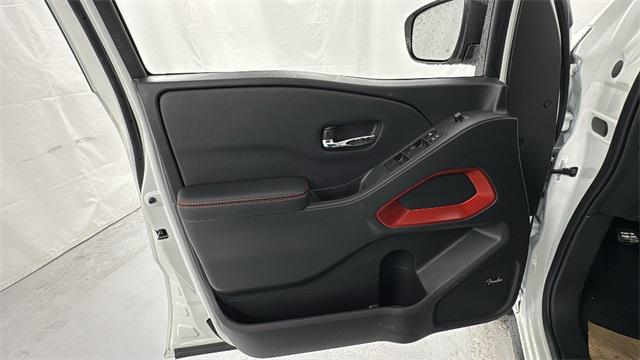Photo of 2025 Glacier White Nissan Frontier