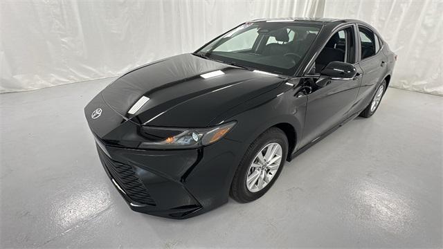 Photo of 2025 Midnight Black Metallic Toyota Camry