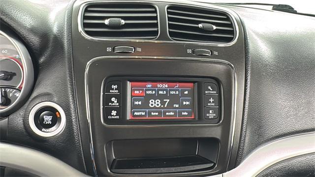 Photo of 2016 White Dodge Journey