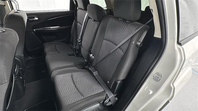 Photo of 2016 White Dodge Journey