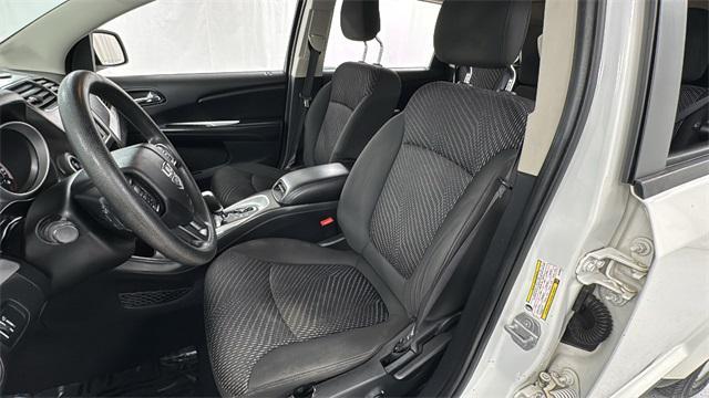 Photo of 2016 White Dodge Journey