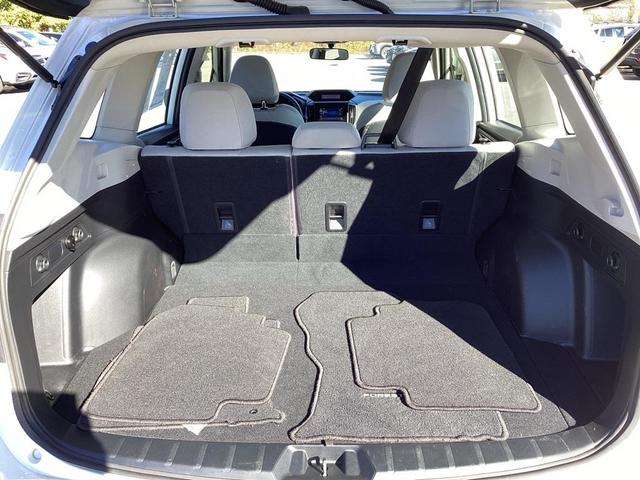 Photo of 2022 Crystal White Pearl Subaru Forester