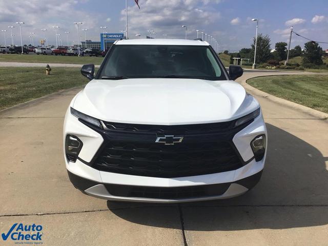Photo of 2024 Summit White Chevrolet Blazer