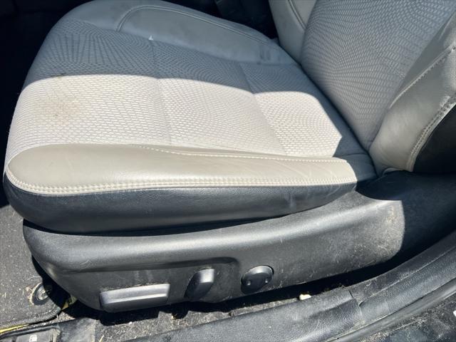 Photo of 2016 Midnight Black Metallic Toyota Camry