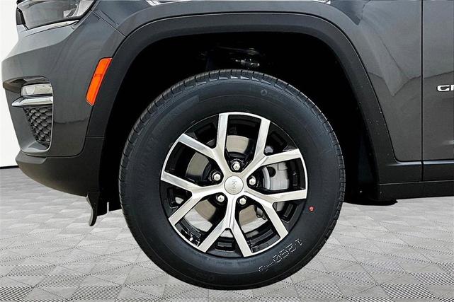 Photo of 2025 Metallic Jeep Grand Cherokee