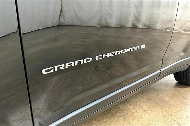 Photo of 2025 Diamond Black Jeep Grand Cherokee