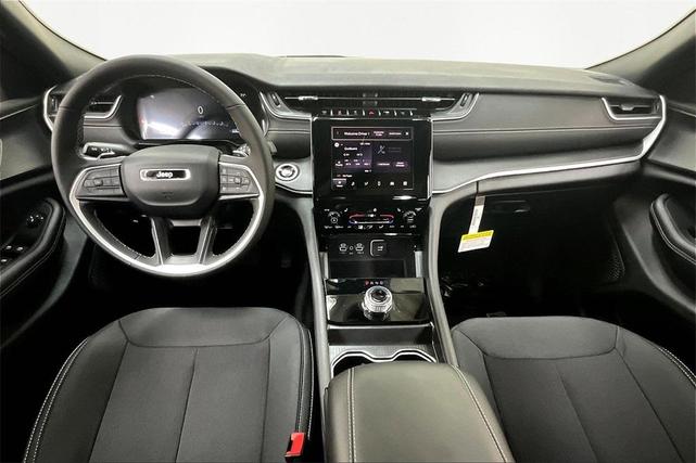 Photo of 2025 Diamond Black Jeep Grand Cherokee