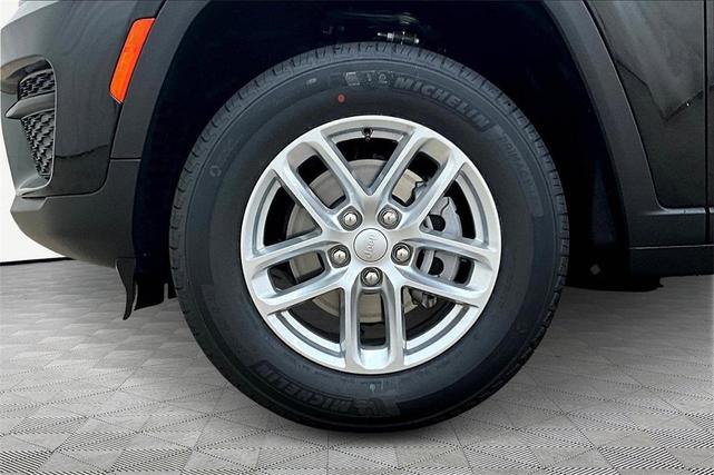 Photo of 2025 Diamond Black Jeep Grand Cherokee